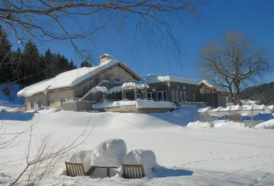 L'établissement Auberge De La Poulcière en hiver