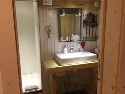 Salle de bains dans l'établissement La Ferme de Là-haut B&B