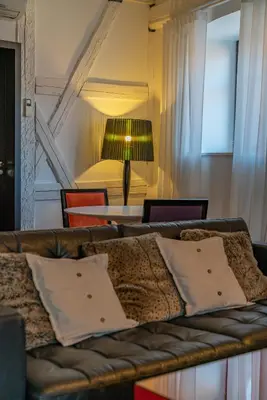 Coin salon dans l'établissement Le B. Suites, Chambres & Restaurant