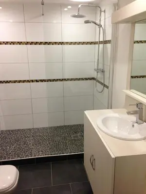 Salle de bains dans l'établissement Auberge De La Grange spa & sauna