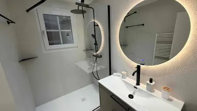 Salle de bains dans l'établissement Les Prairies du lac