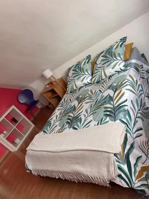Un ou plusieurs lits dans un hébergement de l'établissement maison privée offre chambre hôte