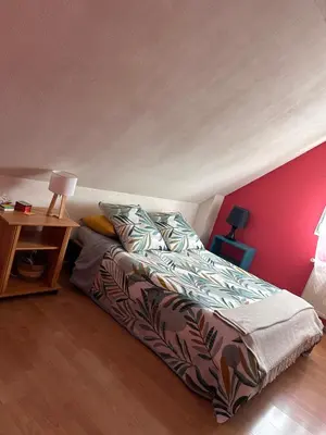 Un ou plusieurs lits dans un hébergement de l'établissement maison privée offre chambre hôte