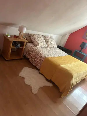 Un ou plusieurs lits dans un hébergement de l'établissement maison privée offre chambre hôte