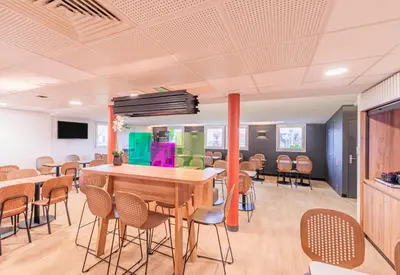 Télévision ou salle de divertissement dans l'établissement B&B HOTEL Mulhouse Kingersheim