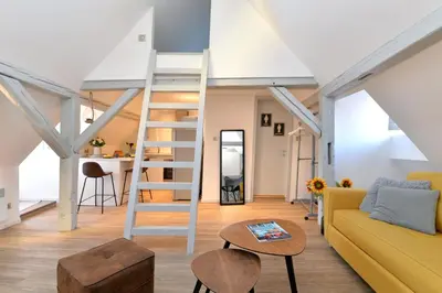 Coin salon dans l'établissement Appartement La petite terrasse sur les toits