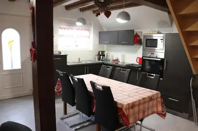 Cuisine ou kitchenette dans l'établissement Maison de Tante Louise