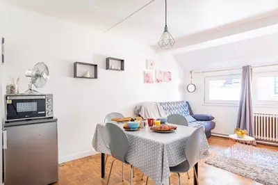 Cuisine ou kitchenette dans l'établissement Gîte Le Colombier Sélestat - 30min EuropaPark