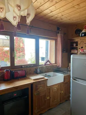 Cuisine ou kitchenette dans l'établissement Chalet d' Annelise