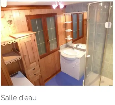 Salle de bains dans l'établissement Chalet charmant à Stosswihr avec vue sur montagne + balcon