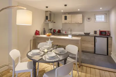 Cuisine ou kitchenette dans l'établissement LES GITES DU RETABLE