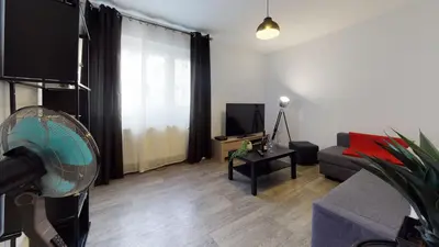 Télévision ou salle de divertissement dans l'établissement Les Charpentiers