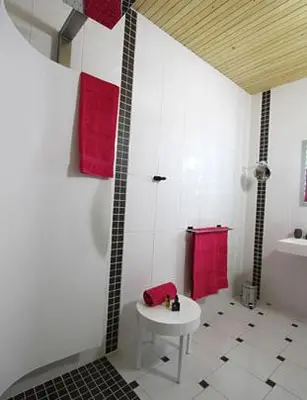 Salle de bains dans l'établissement Chambres d'hôtes Couleurs Bois & Spa