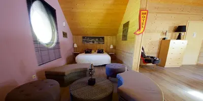 Coin salon dans l'établissement Chambres d'hôtes Couleurs Bois & Spa