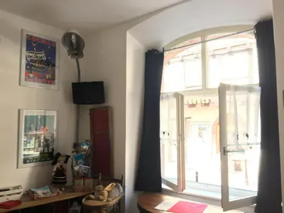 Télévision ou salle de divertissement dans l'établissement Le Bratzala