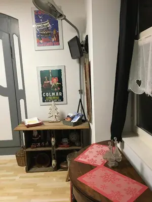Télévision ou salle de divertissement dans l'établissement Le Bratzala