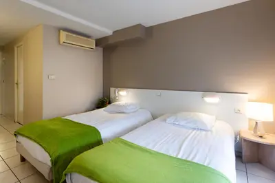 Un ou plusieurs lits dans un hébergement de l'établissement Hotel-Restaurant Espace Squash 3000