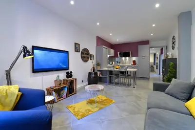 Télévision ou salle de divertissement dans l'établissement GÎTE **** L'ATELIER DU TONNELIER