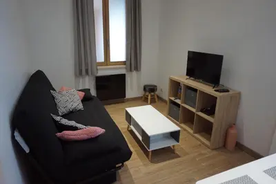 Télévision ou salle de divertissement dans l'établissement Les feignes cerfdoré