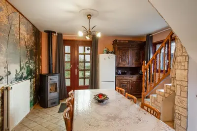 Cuisine ou kitchenette dans l'établissement Maison charmante à Girmont-Val-d'Ajol avec vue sur la montagne