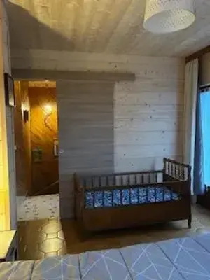 Coin salon dans l'établissement Maison charmante à Girmont-Val-d'Ajol avec vue sur la montagne