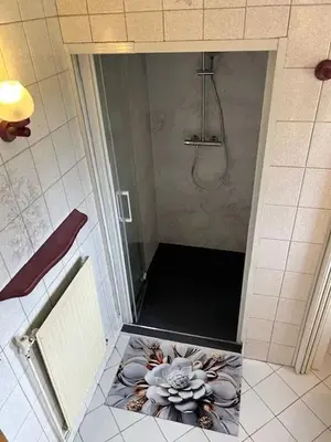 Salle de bains dans l'établissement Maison charmante à Girmont-Val-d'Ajol avec vue sur la montagne