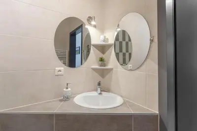Salle de bains dans l'établissement Travel Homes - L'Alsacien, près de la ville