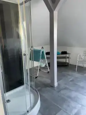 Salle de bains dans l'établissement Gîte spacieux, lumineux et très cosy
