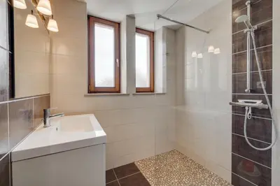 Salle de bains dans l'établissement SARL HARTWEG Les Amandiers