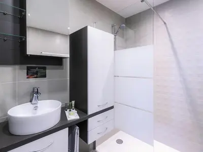 Salle de bains dans l'établissement Aparthotel Adagio Bâle Mulhouse Aeroport