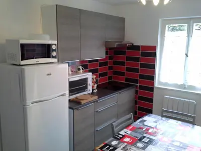 Cuisine ou kitchenette dans l'établissement Chalet aux 2 sapins