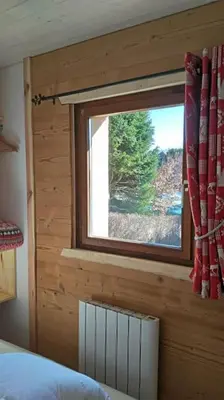 Un ou plusieurs lits dans un hébergement de l'établissement Esprit Myrtille Terrasse Vue Lac