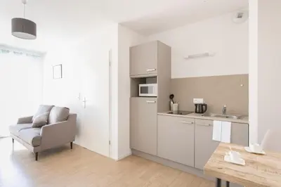 Cuisine ou kitchenette dans l'établissement Zenao Appart'hôtels Mulhouse