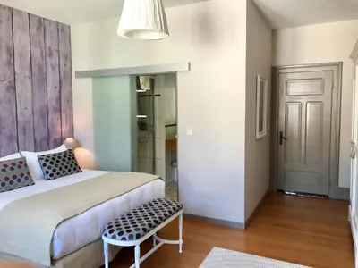 Un ou plusieurs lits dans un hébergement de l'établissement LES ÉCRINS - B&B with jacuzzi