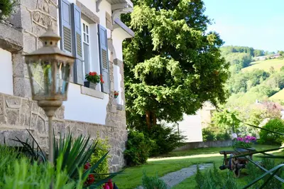 Jardin de l'établissement LES ÉCRINS - B&B with jacuzzi
