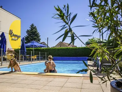 Piscine de l'établissement ibis Belfort Danjoutin ou située à proximité