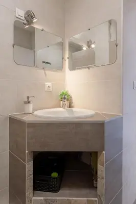 Salle de bains dans l'établissement Travel Homes - Le Rebberg, Superbe vue à Mulhouse