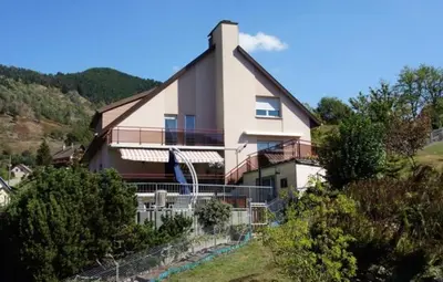 Vue générale sur la montagne ou vue sur la montagne depuis la maison de vacances