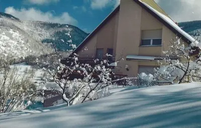Vue générale sur la montagne ou vue sur la montagne depuis la maison de vacances