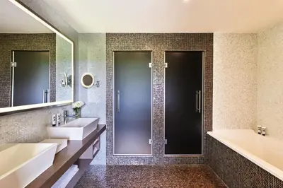 Salle de bains dans l'établissement Hôtel Barrière Ribeauvillé