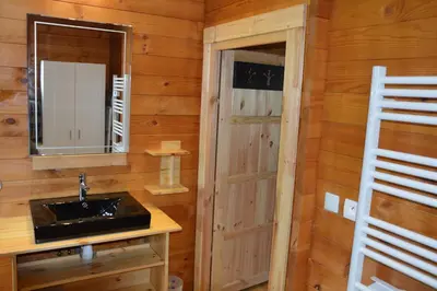 Salle de bains dans l'établissement Chalet Les Prés