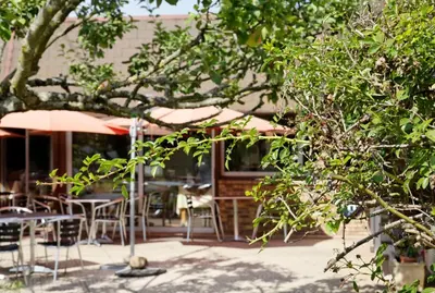 Restaurant ou autre lieu de restauration dans l'établissement Charme Hôtel, Montbéliard Sud