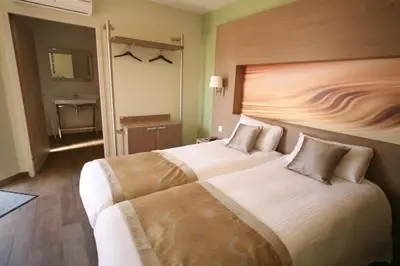 Un ou plusieurs lits dans un hébergement de l'établissement Charme Hôtel, Montbéliard Sud