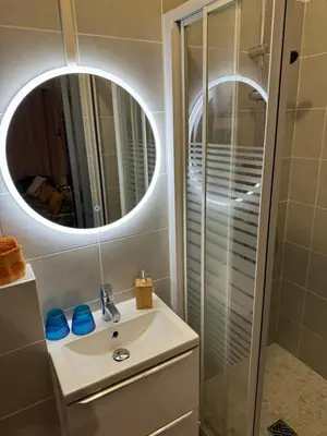 Salle de bains dans l'établissement Gîte & Spa CASANOU