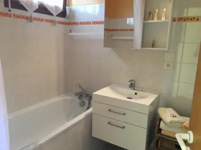 Salle de bains dans l'établissement Les Loges du Lac - Appartement avec Terrasse