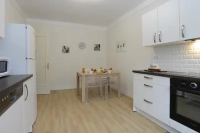 Cuisine ou kitchenette dans l'établissement KAYSERSBERG city center - COTE VIGNOBLE -