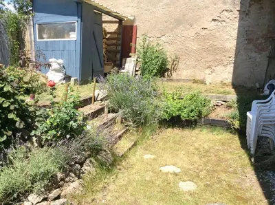 Jardin de l'établissement Gîte Le Faucon Pèlerin