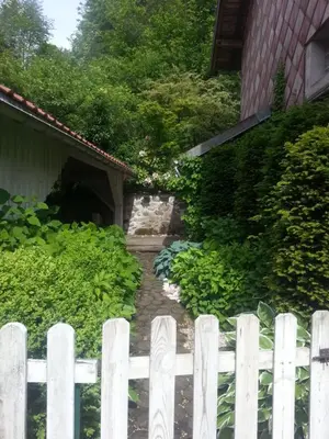 Jardin de l'établissement Gîte l'école est finie 6 personnes 4pièces