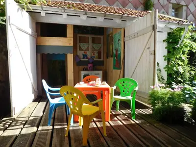 Jardin de l'établissement Gîte l'école est finie 6 personnes 4pièces