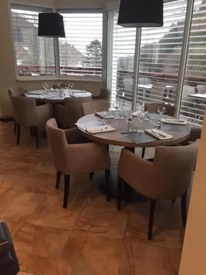 Restaurant ou autre lieu de restauration dans l'établissement Hotel Restaurant au Floridor